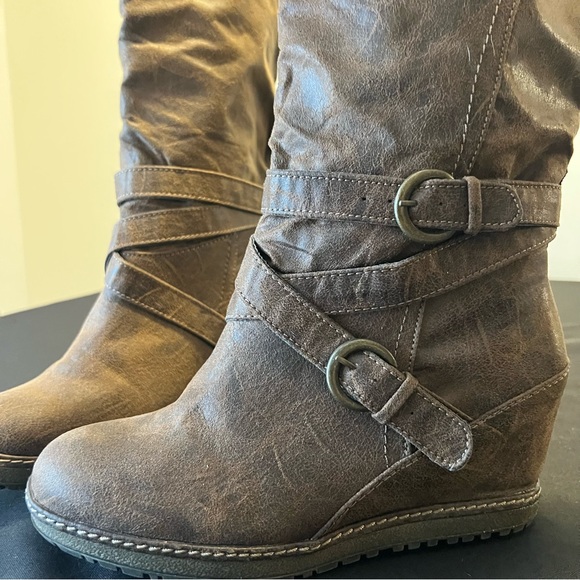 Stylish Brown Wedge Boots Size 8 from Yellow Shoes NWT - Picture 8 of 12